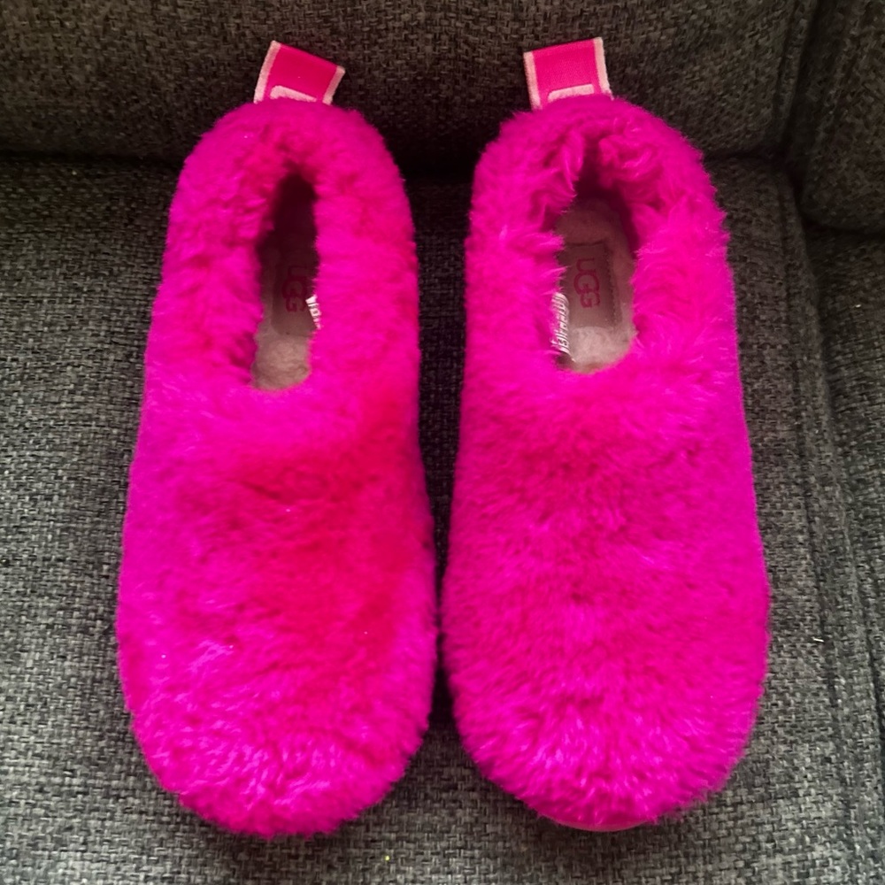 UGG Pink Fuzzy Slippers Sz 6